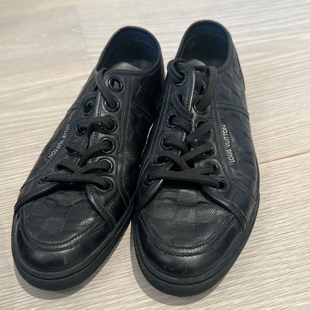 LOUIS VUITTON
Leather Plaid Print Sneakers